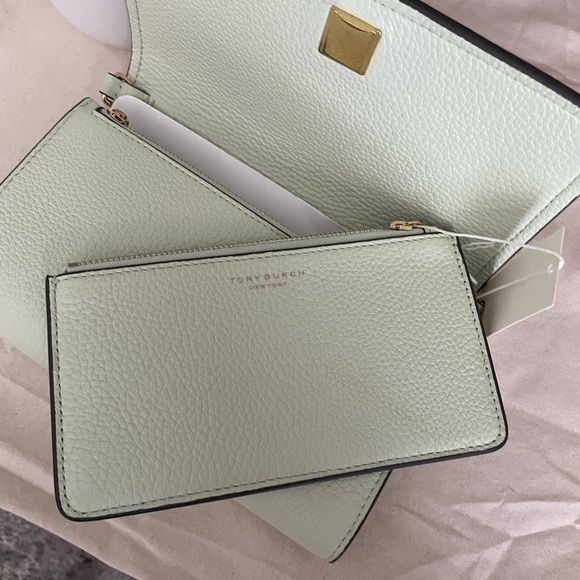 New✨authentic tory burch thea flat tory burch croasbody  (mint green color) - Picture 11 of 16